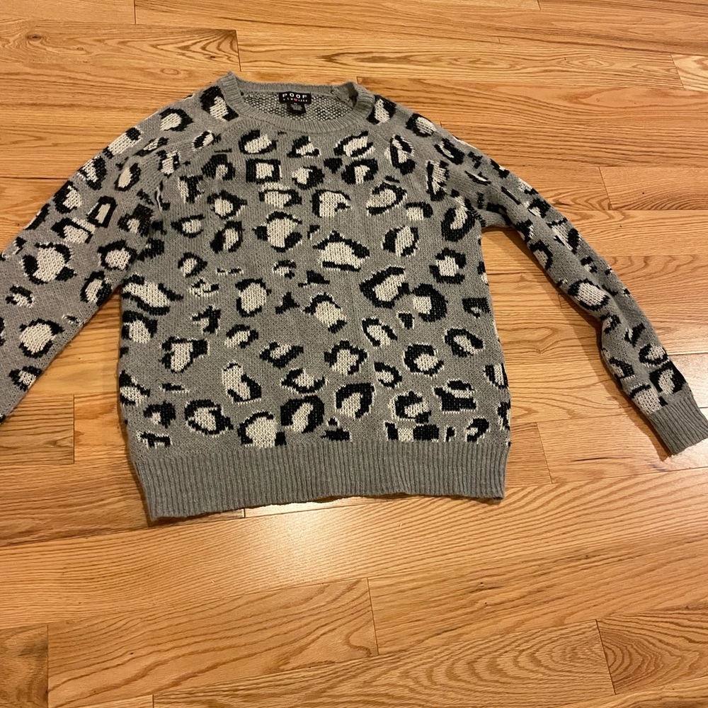 Warm leopard print sweater from Poof Newyork size Medium